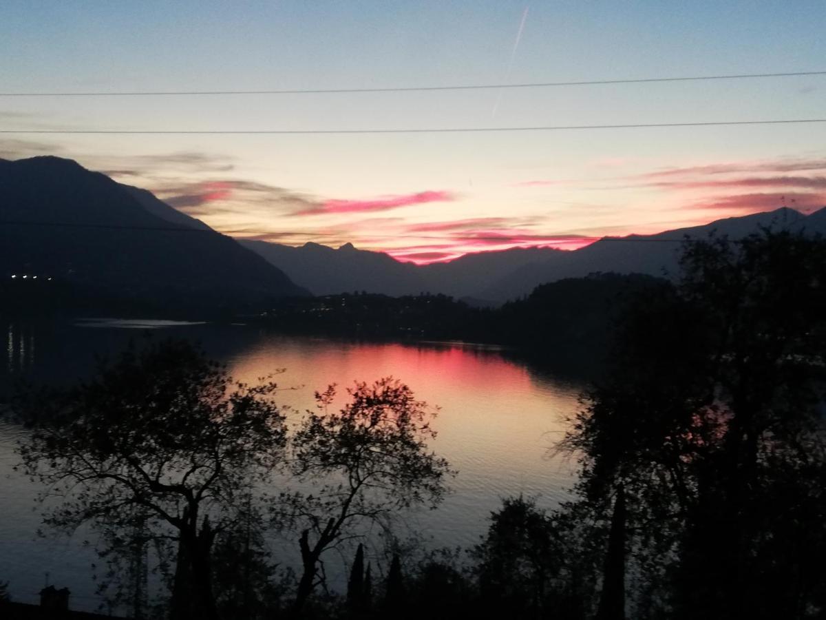 Dream Lake Panorama, Garage In The Center Of Varenna Exterior foto